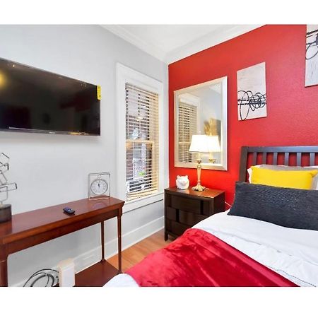 Cozy Downtown Studio By Toyota Center ヒューストン エクステリア 写真